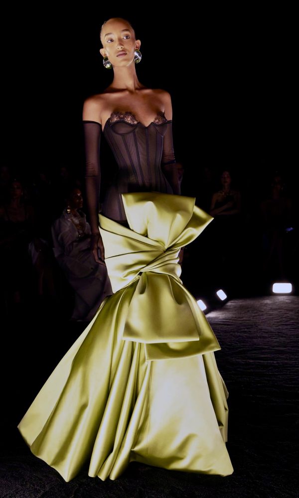 Schiaparelli: Fashion becomes art V&A