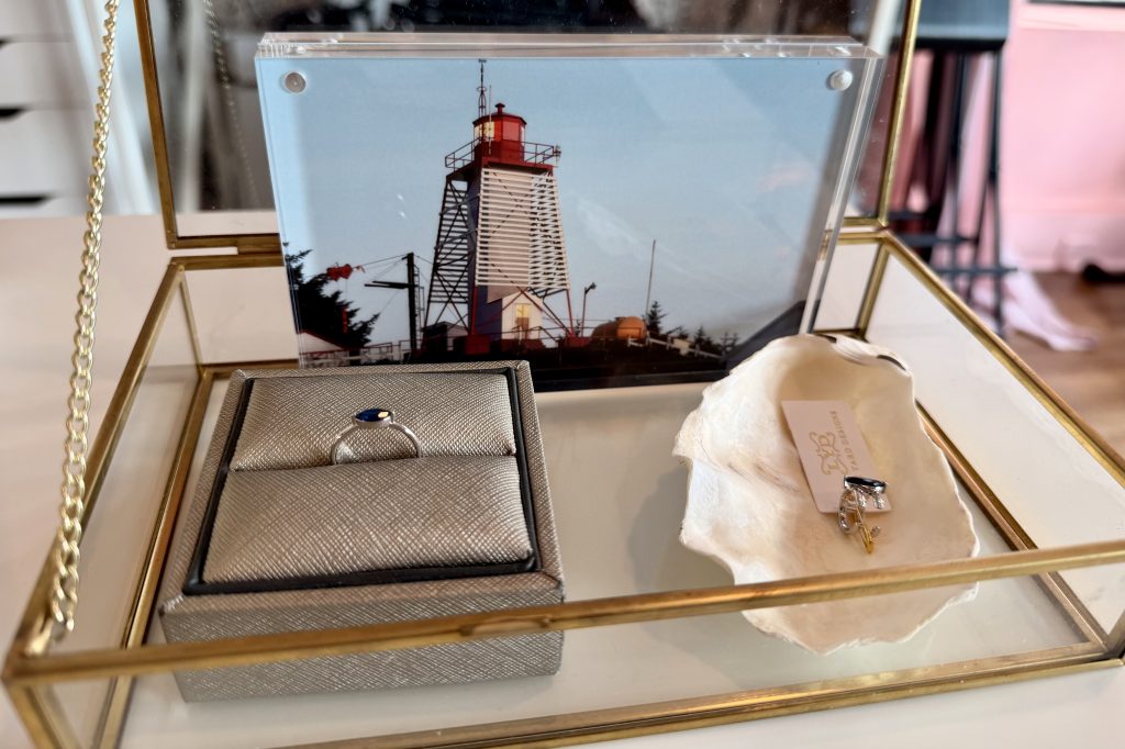 Leah Yard Designs Jewelry Photo ©Edward Quan
