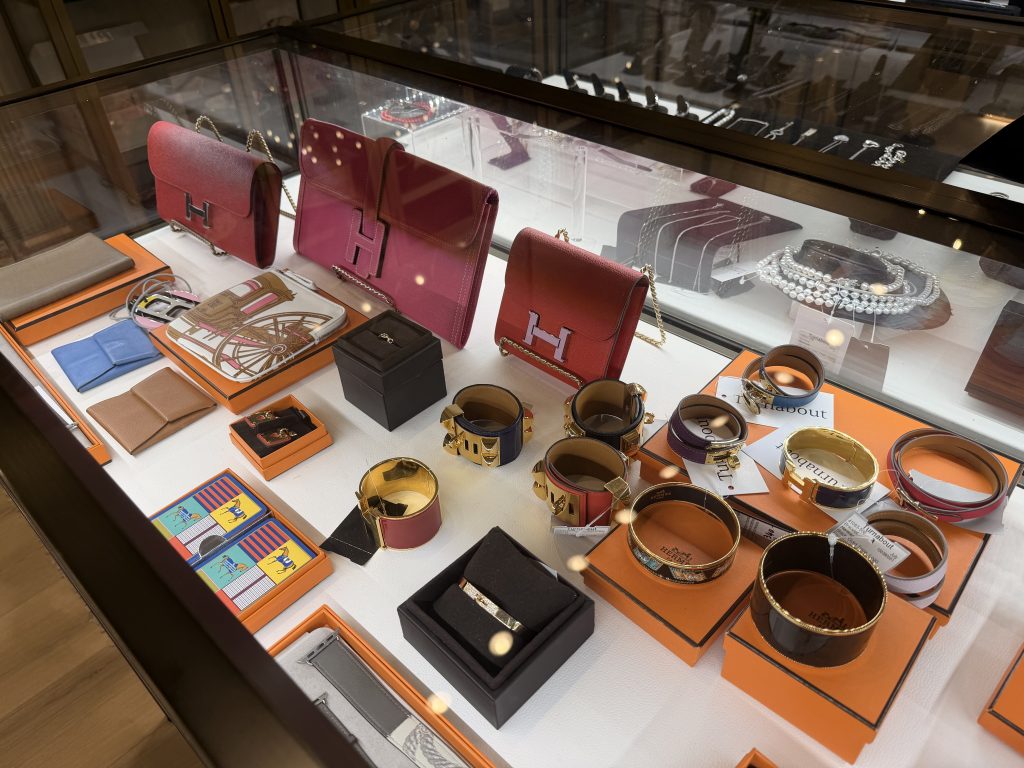 Fashion Accessories Turnabout